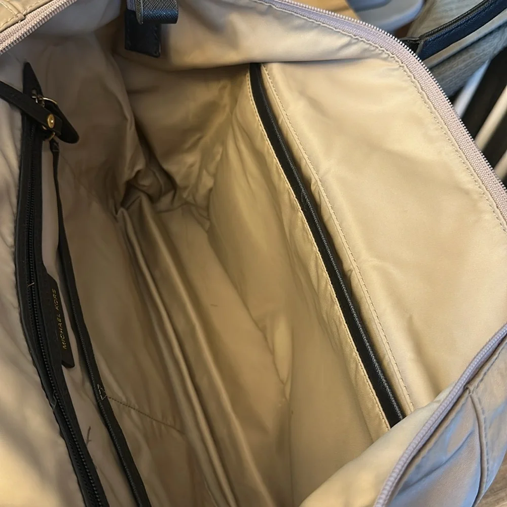 MICHAEL KORS KELSEY LARGE NYLON TOTE BAG